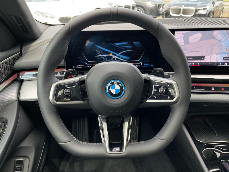 BMW 550 e xDrive Tour. M Sport || AHK Pano el.Sitze — photo 12