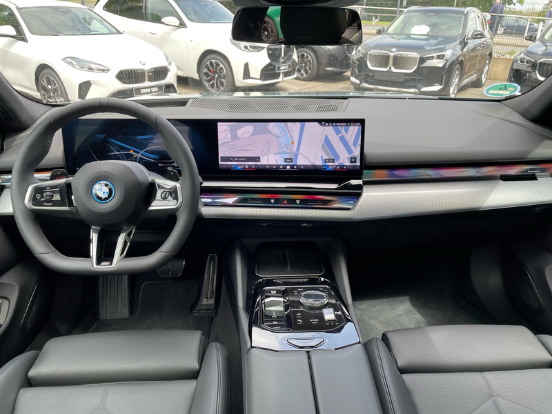 BMW 550 e xDrive Tour. M Sport || AHK Pano el.Sitze — photo 3