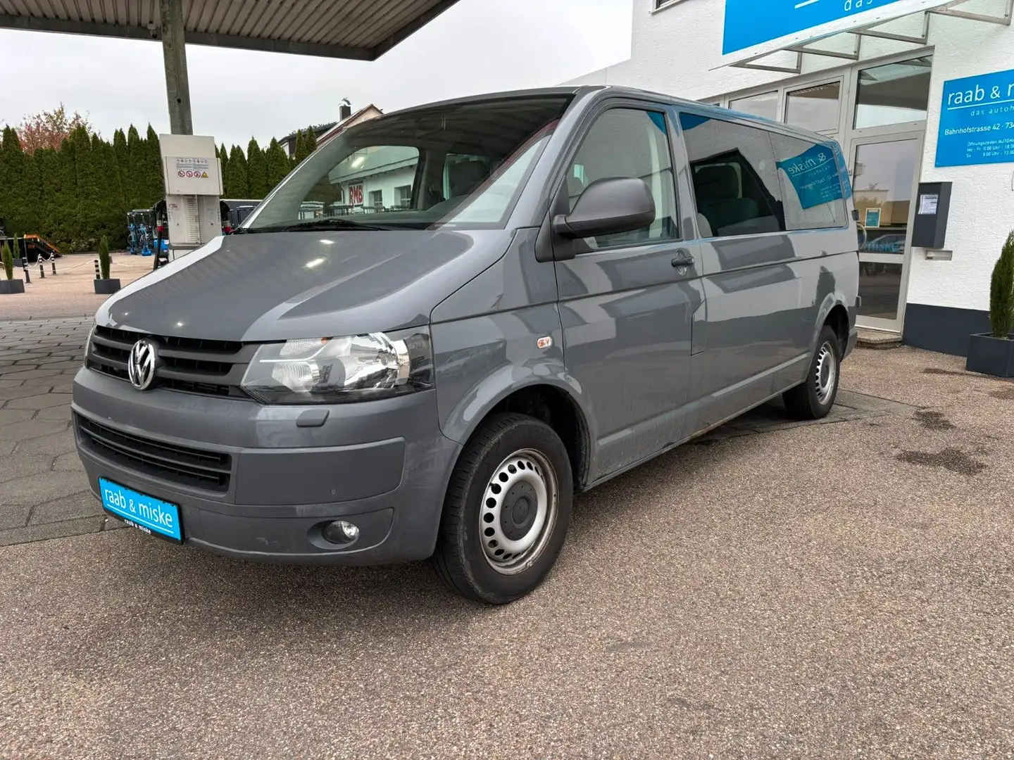 Volkswagen T5 Kombi lang *AHK/9 Sitze* Gris - 2