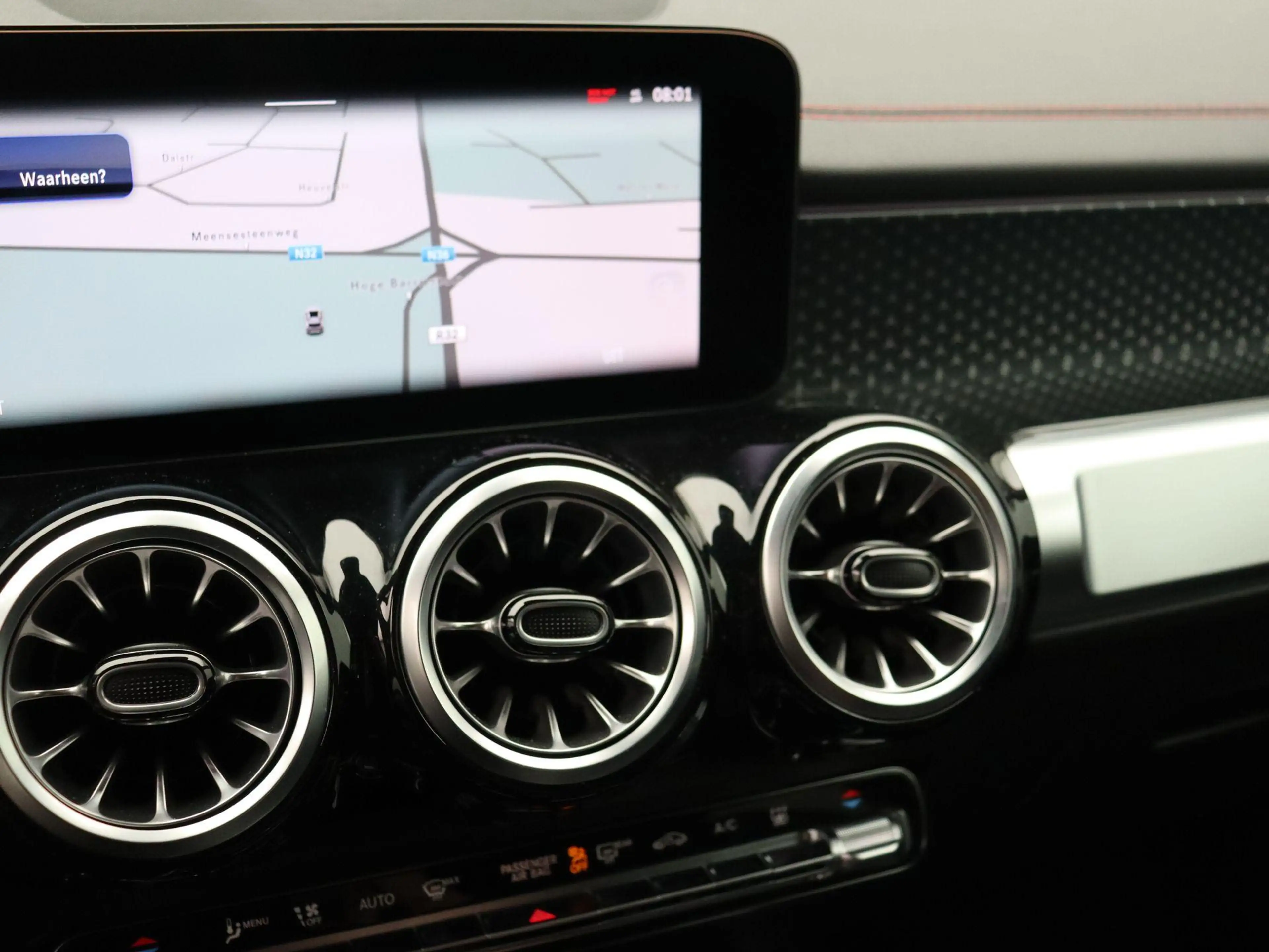 Mercedes-Benz EQB 250 250+ AMG LINE + HEAD UP + BURMESTER + CARPLAY + — photo 13