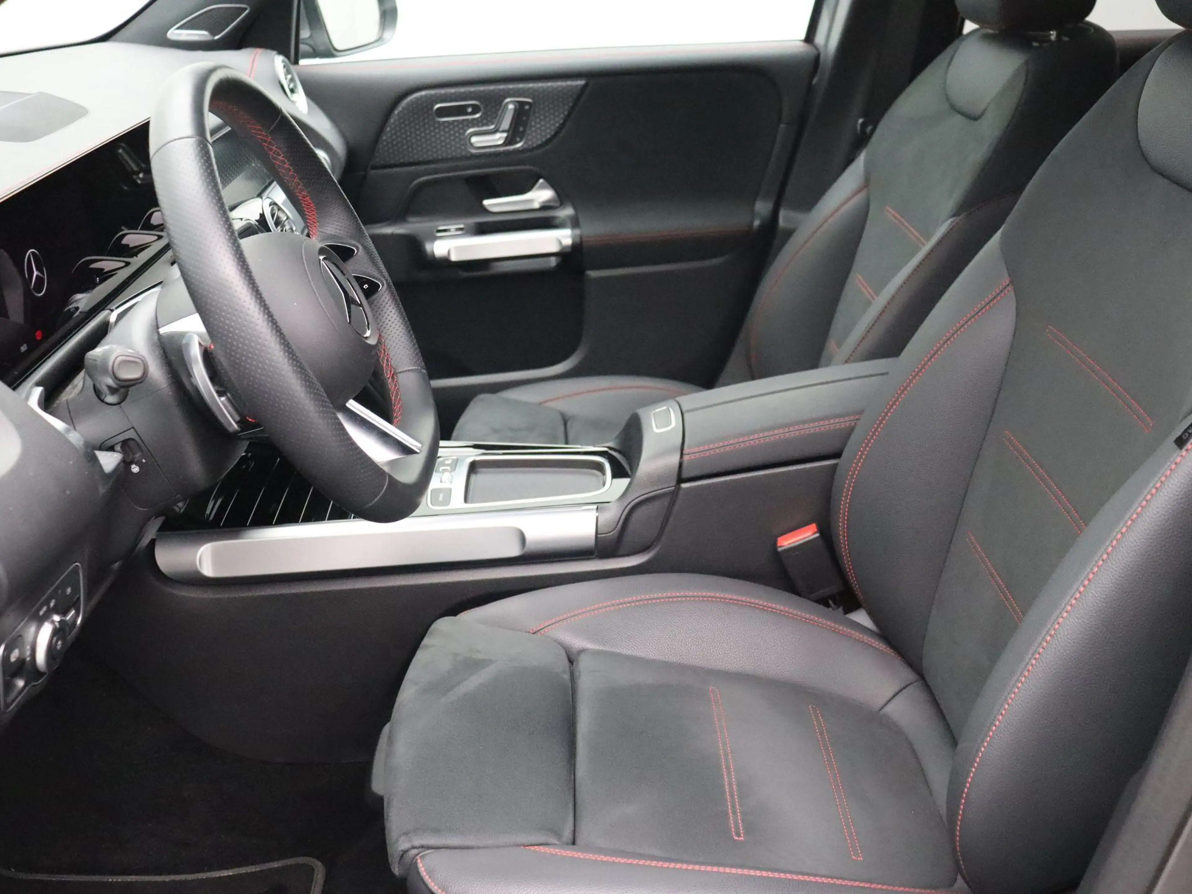 Mercedes-Benz EQB 250 250+ AMG LINE + HEAD UP + BURMESTER + CARPLAY + — photo 10