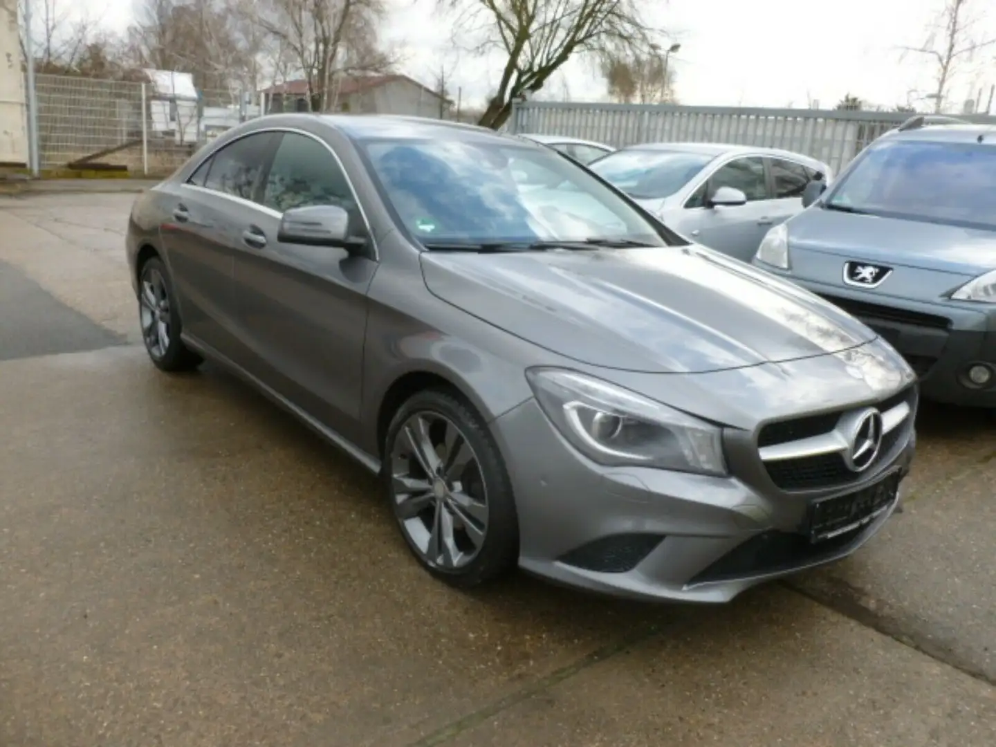 Mercedes-Benz CLA 200 Urban Bi-Xenon Navi Gris - 1