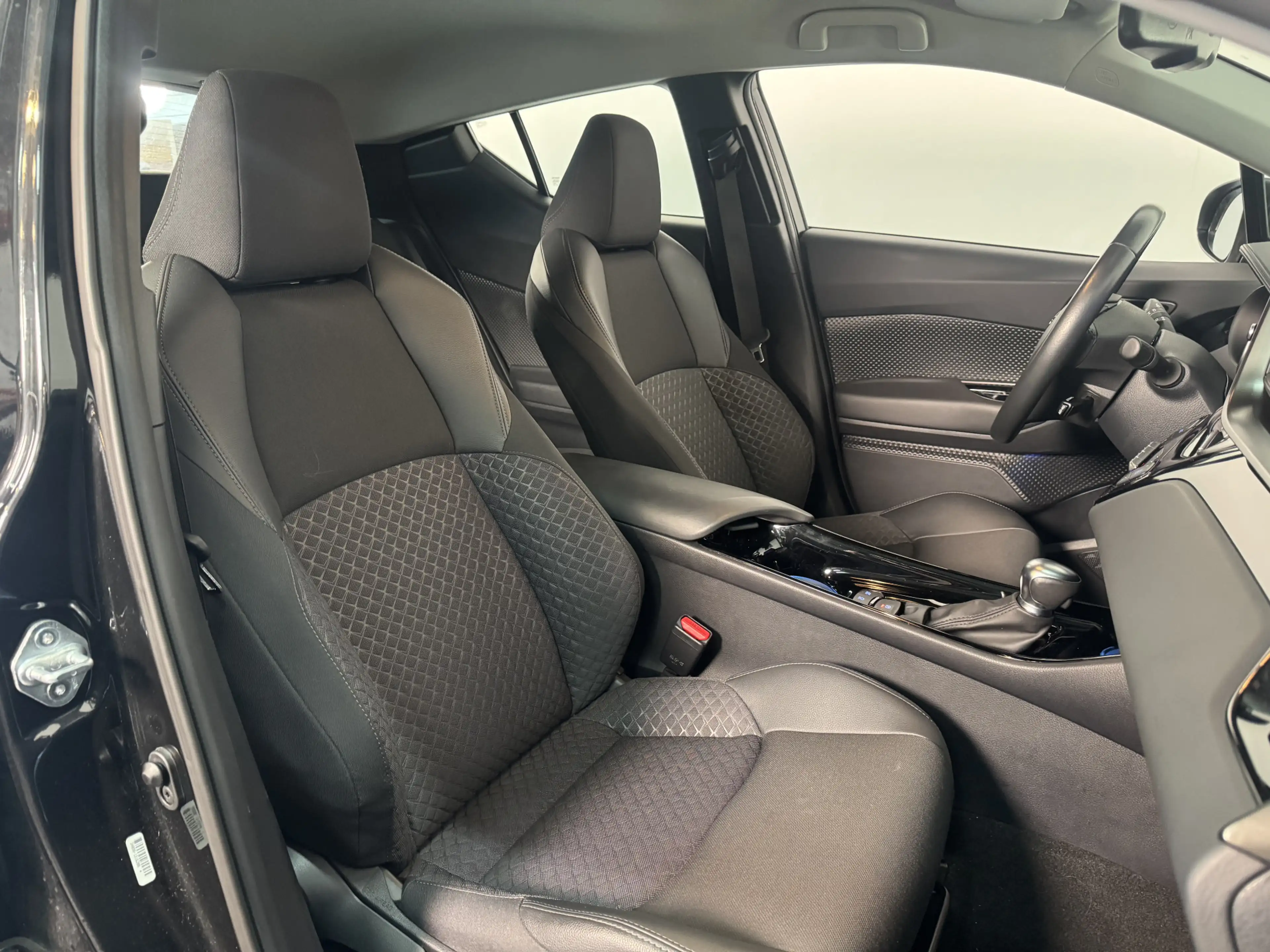 Toyota C-HR 1.8 Hybrid Dynamic | Afneembare trekhaak | Klasse — photo 9