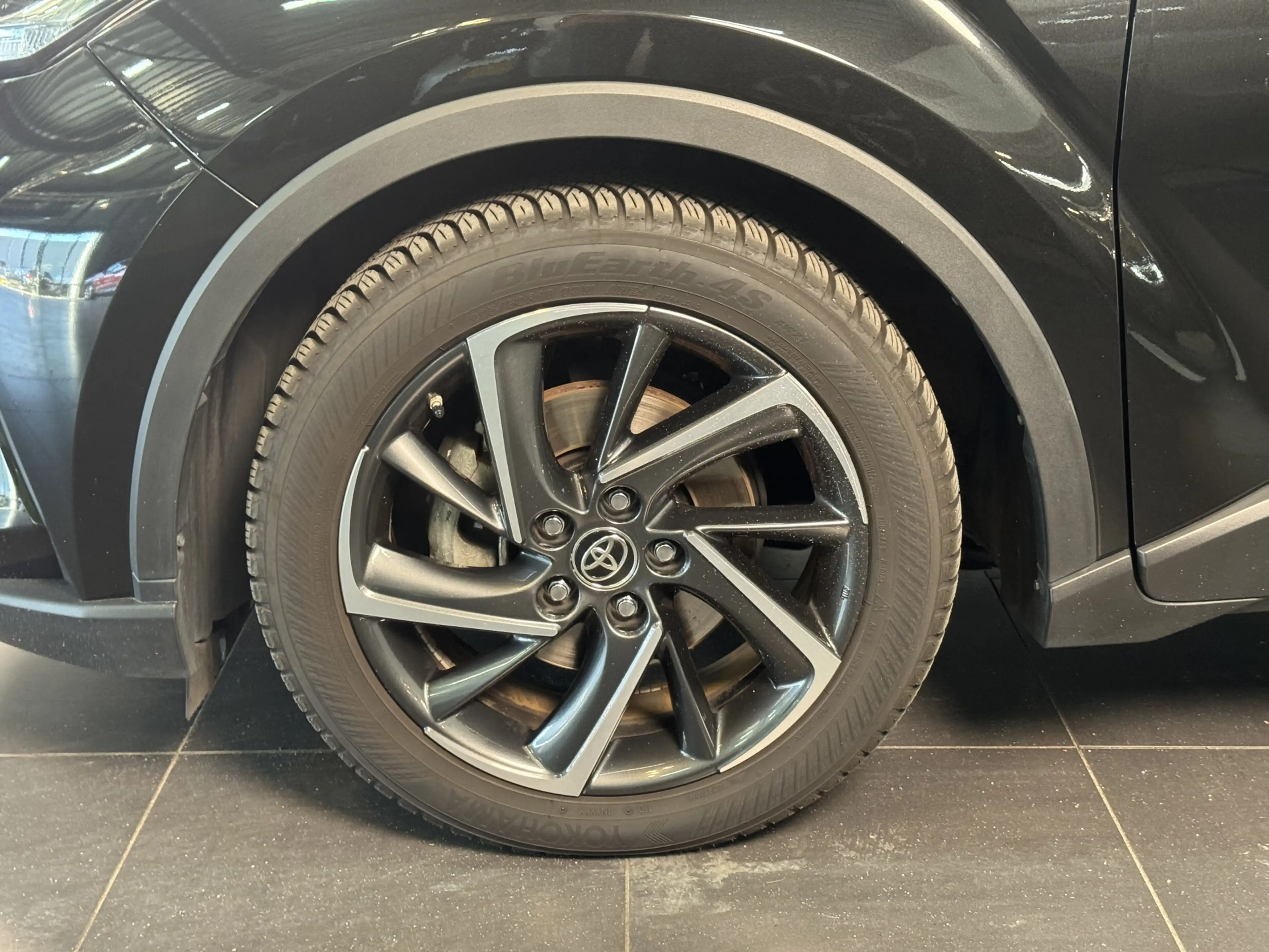 Toyota C-HR 1.8 Hybrid Dynamic | Afneembare trekhaak | Klasse — photo 4