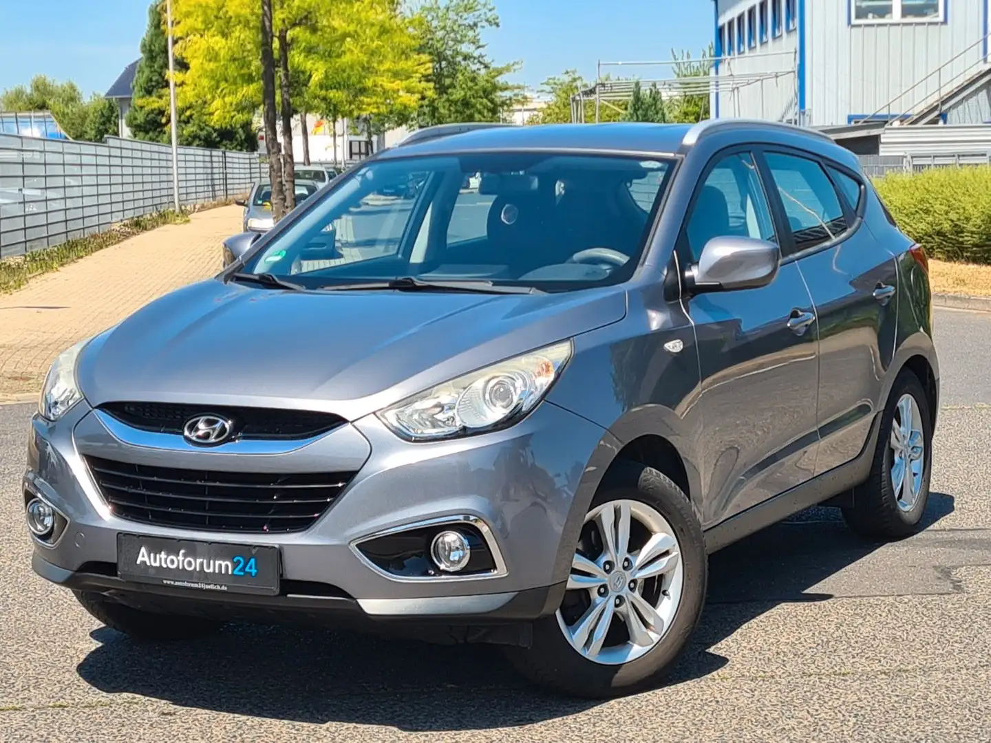 Hyundai iX35 1.6 Comfort 2WD *Navi*Klima*Kamera* Gris - 1