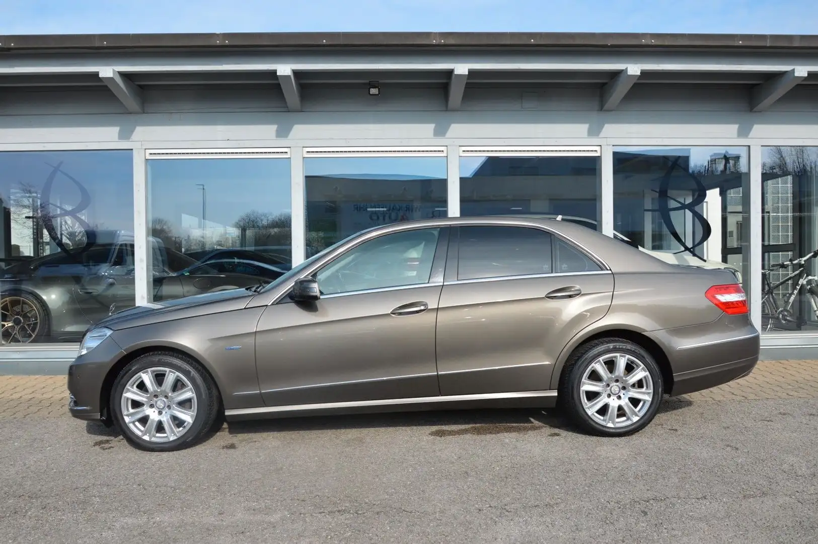 Mercedes-Benz E 300 CDI Lim. 7G-AUTOMATIK*NAVI*PDC SHZ* Grigio - 2