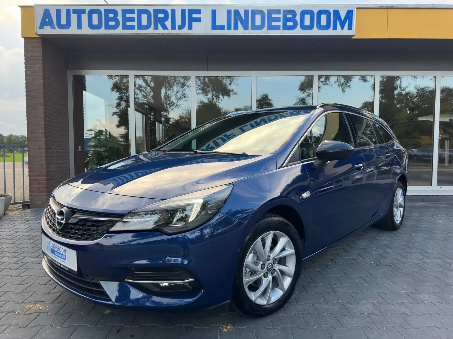 Opel Astra 1.2 Sports Tourer Elegance Lage Km stand Azul - 1