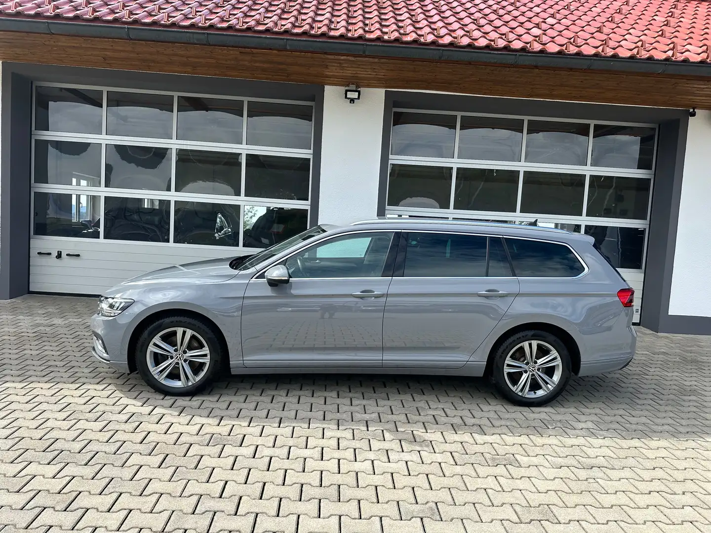 Volkswagen Passat Variant Business 2,0 TDI DSG *AHV*DIGITAL*STANDHZ*RFK*ACC*APP* Grau - 2