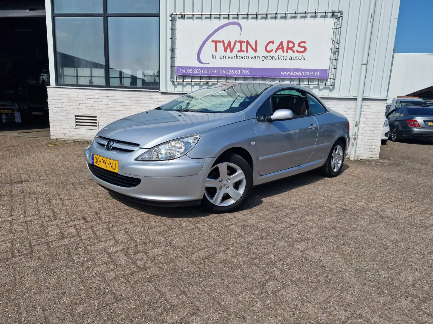 Peugeot 307 CC 2.0-16V Leer Navi Aut Grau - 2