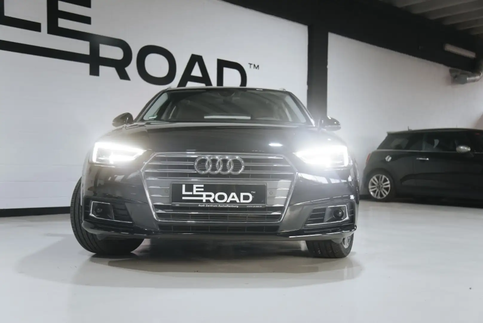 Audi A4 Avant 3.0TDI Black line ed. Q. S-T 160kW Zwart - 2