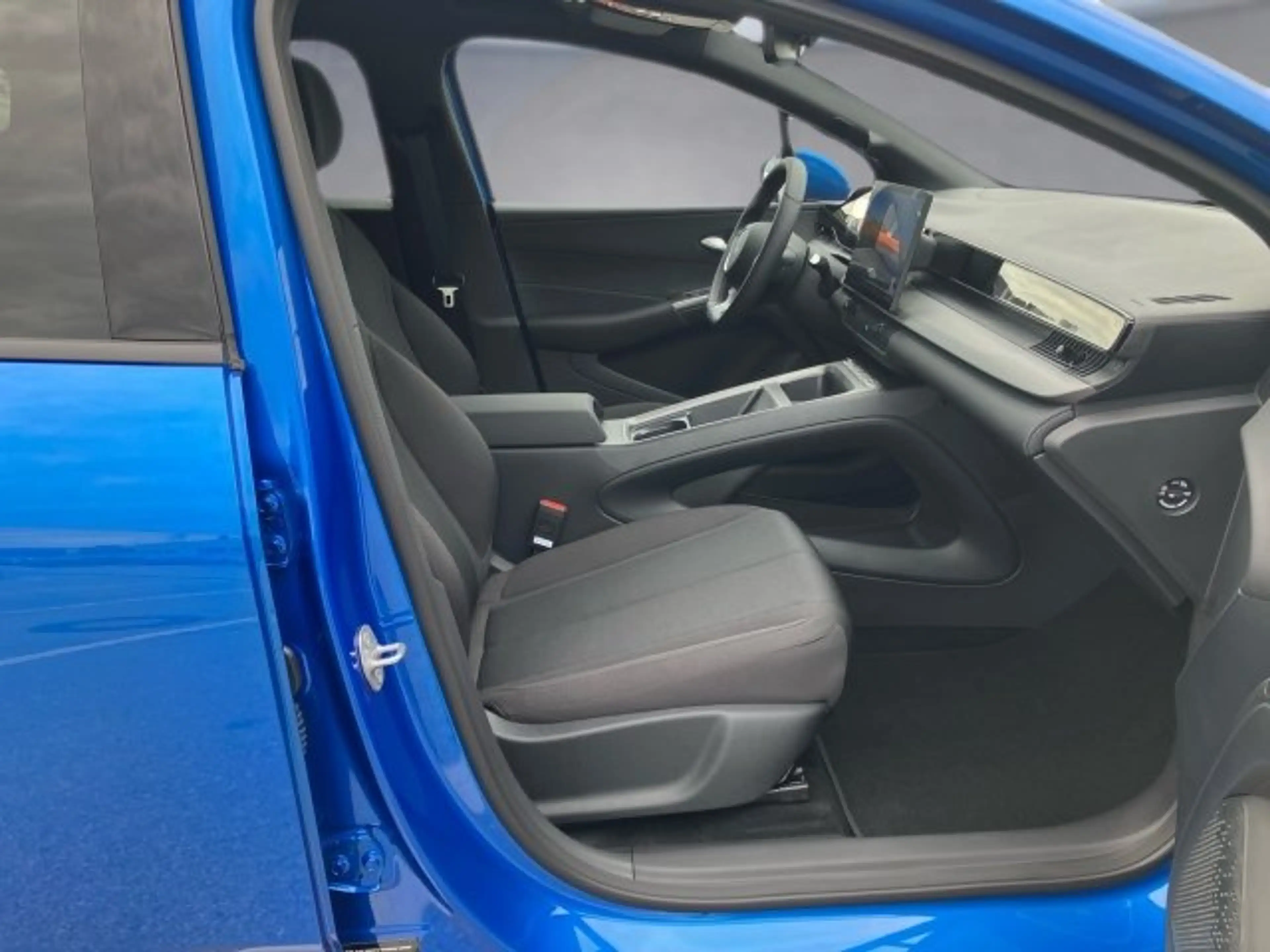 BYD Dolphin G DM-i Boost — photo 11