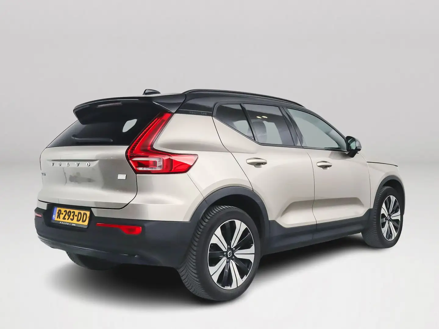 Volvo XC40 Recharge Plus 70 kWh | Parkeercamera | Stoel- en s Grijs - 2