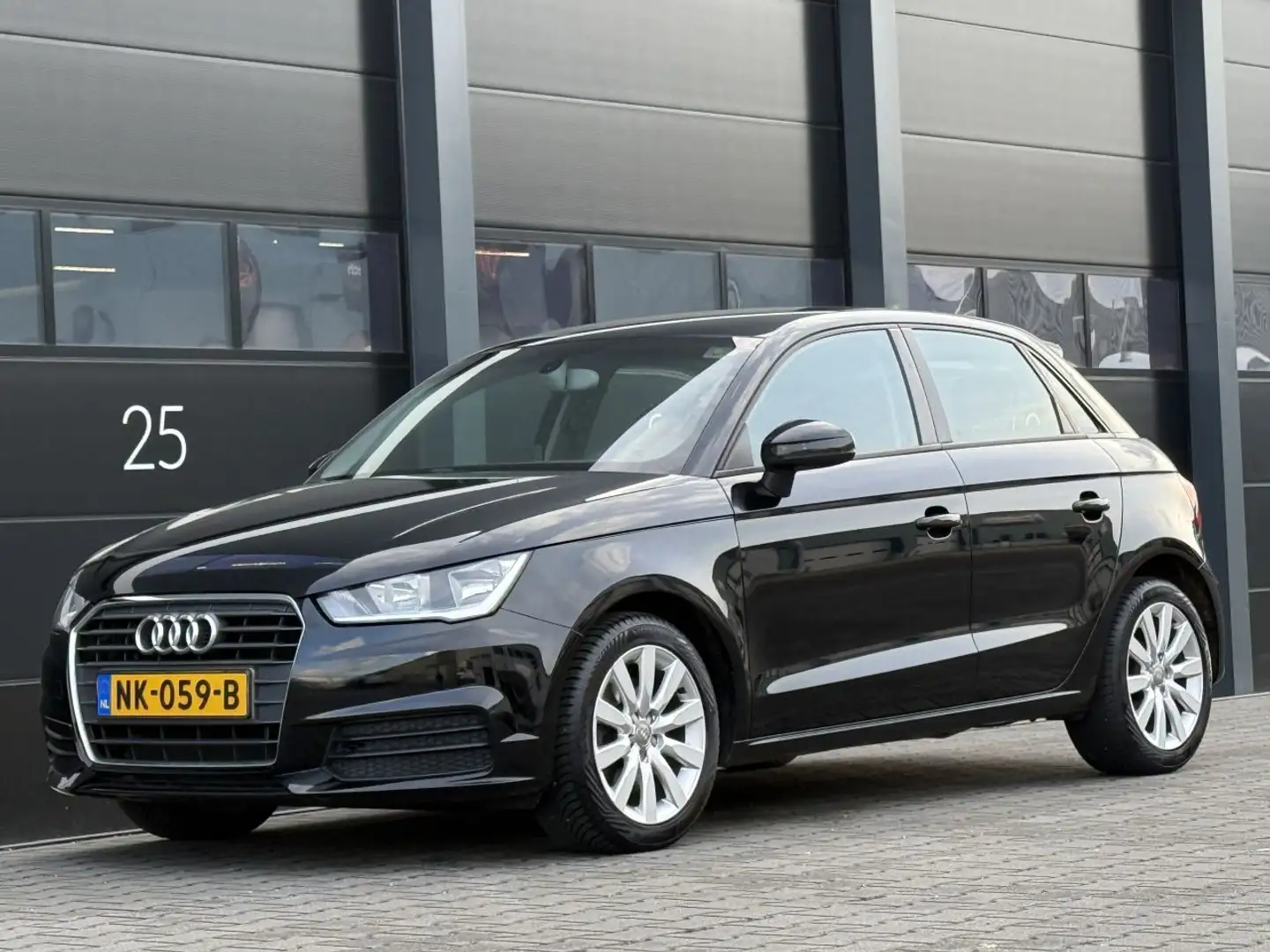 Audi A1 SPORTBACK 1.6 TDI Navi Euro-6 Zwart - 1