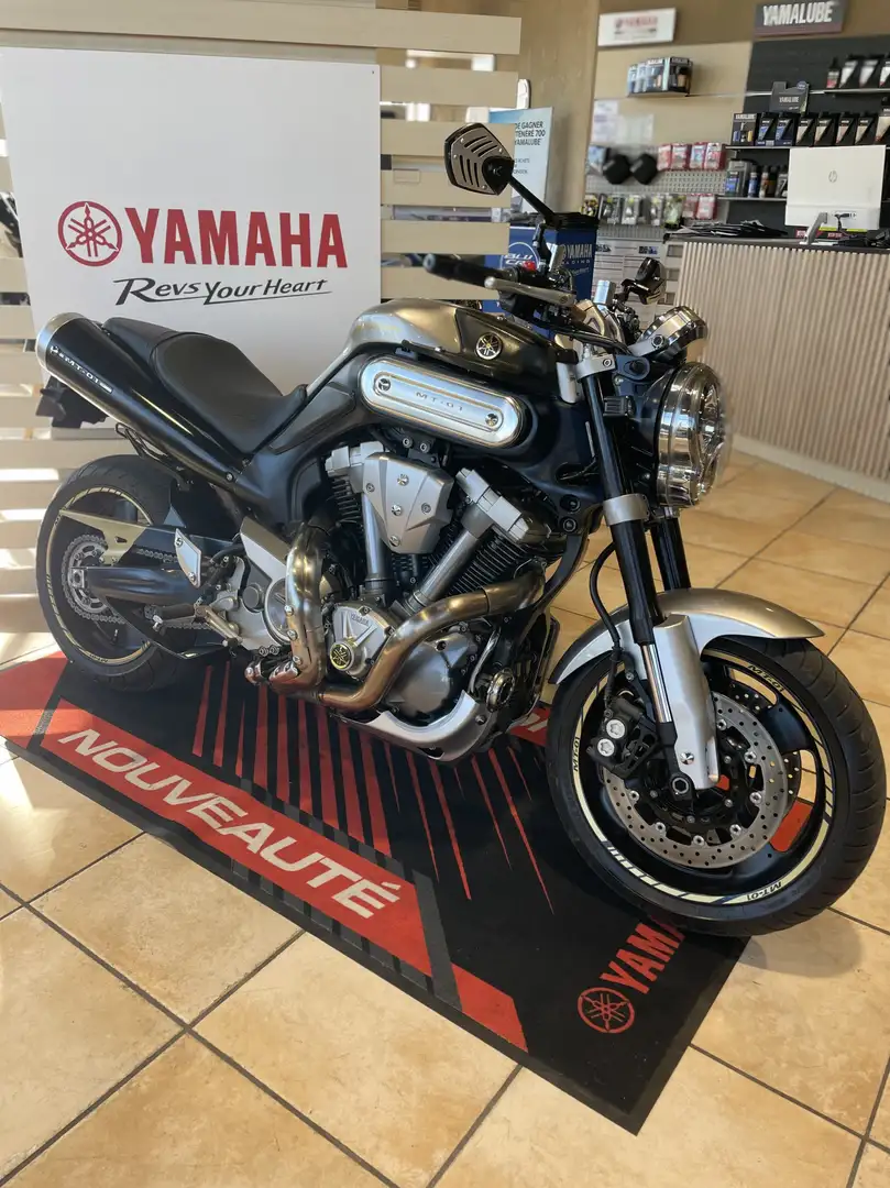 Yamaha MT-01 Gris - 1