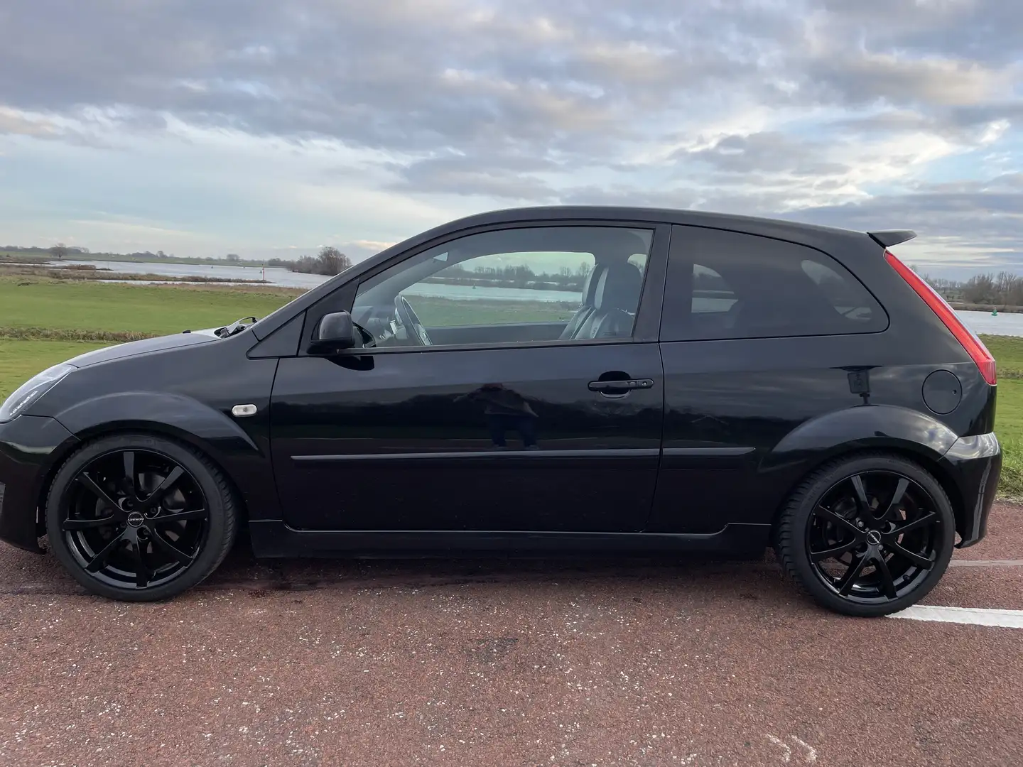 Ford Fiesta 2.0-16V ST Zwart - 2