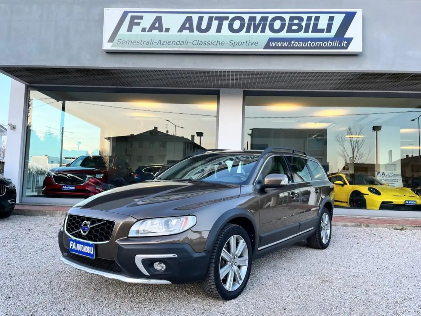Volvo XC70 D4 AWD Geartronic Summum Barna - 1