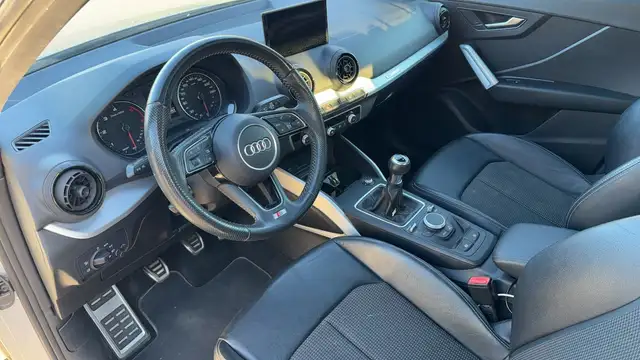 Audi Q2 view 8