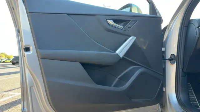 Audi Q2 view 7