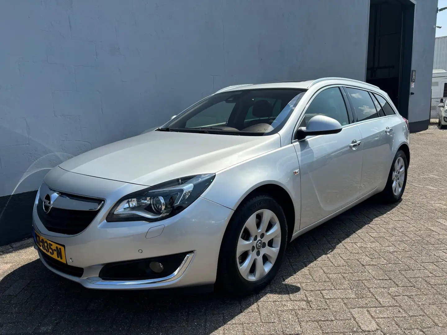 Opel Insignia Sports Tourer 1.6 T Business Executive - Panorama Gris - 1