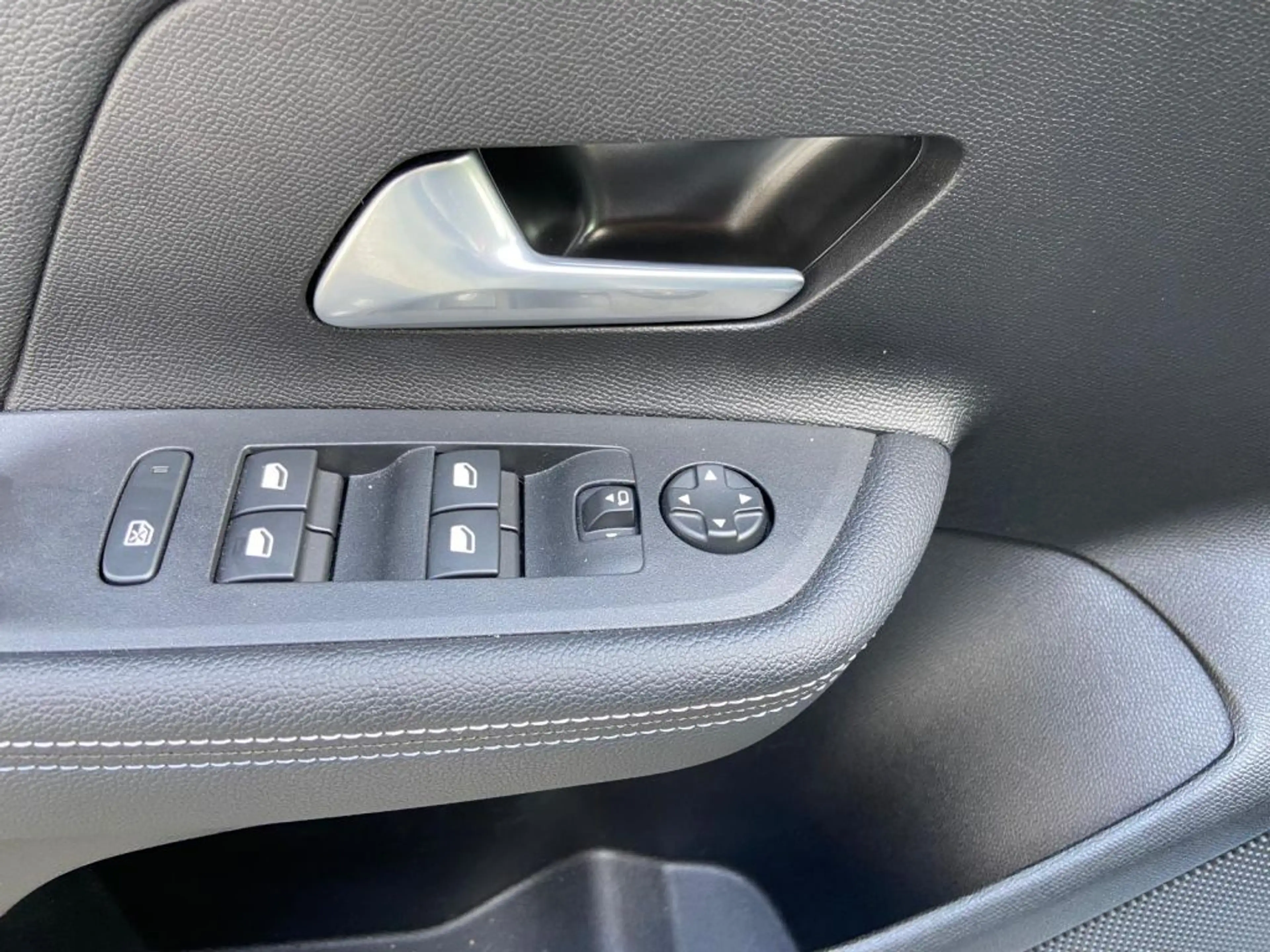 Opel Mokka-E GS — photo 13