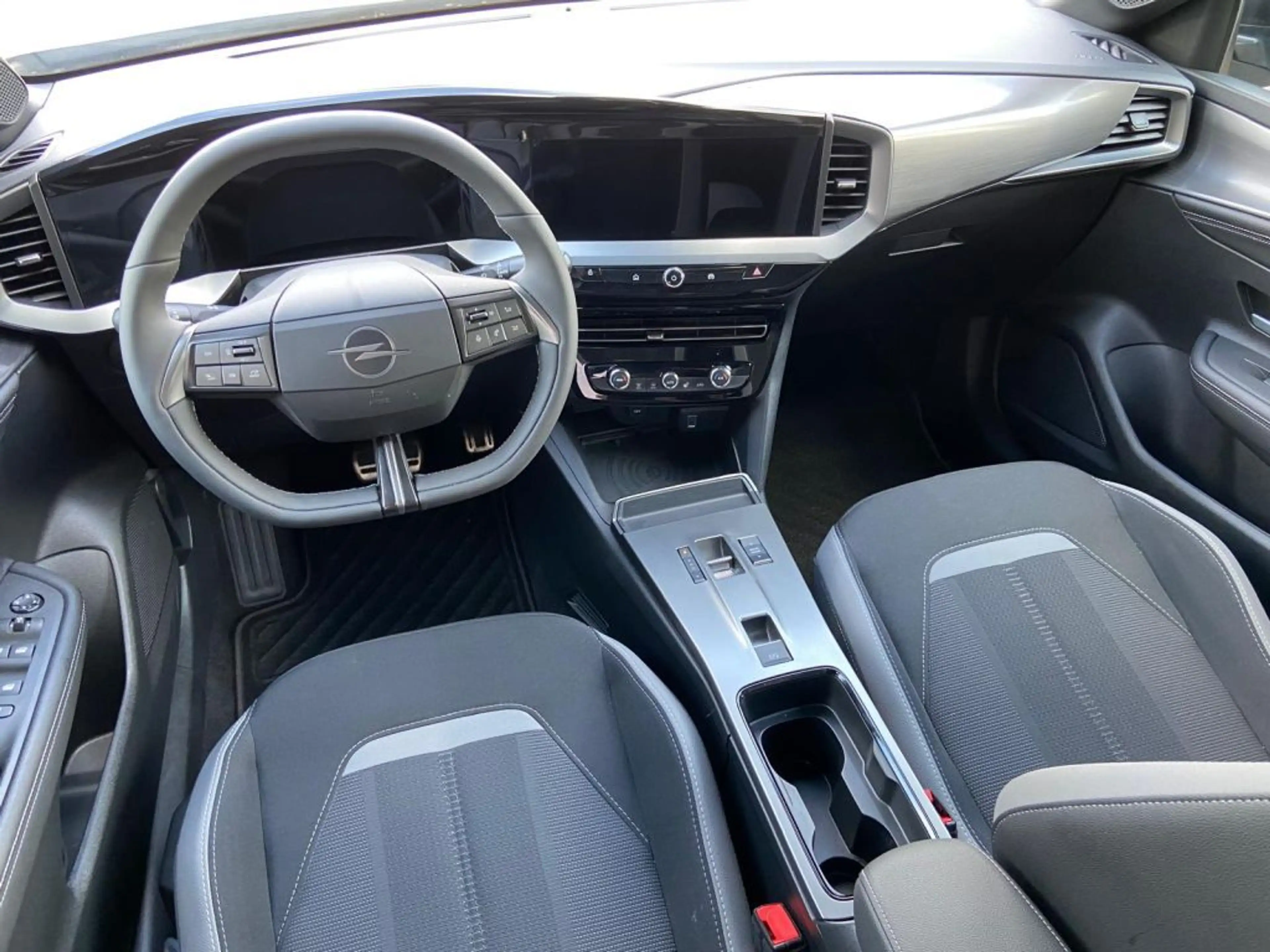 Opel Mokka-E GS — photo 11