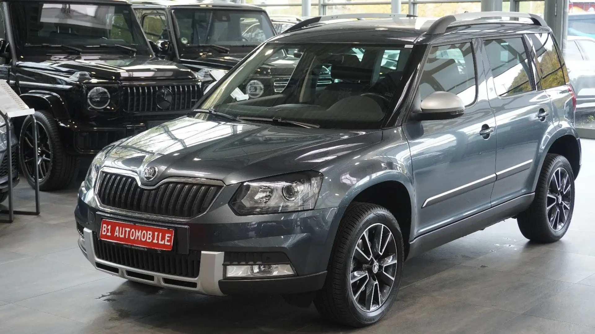 Skoda Yeti 2.0 TDI Outdoor 4x4 DSG*AHK*KAMERA*CARPLAY* Grau - 1