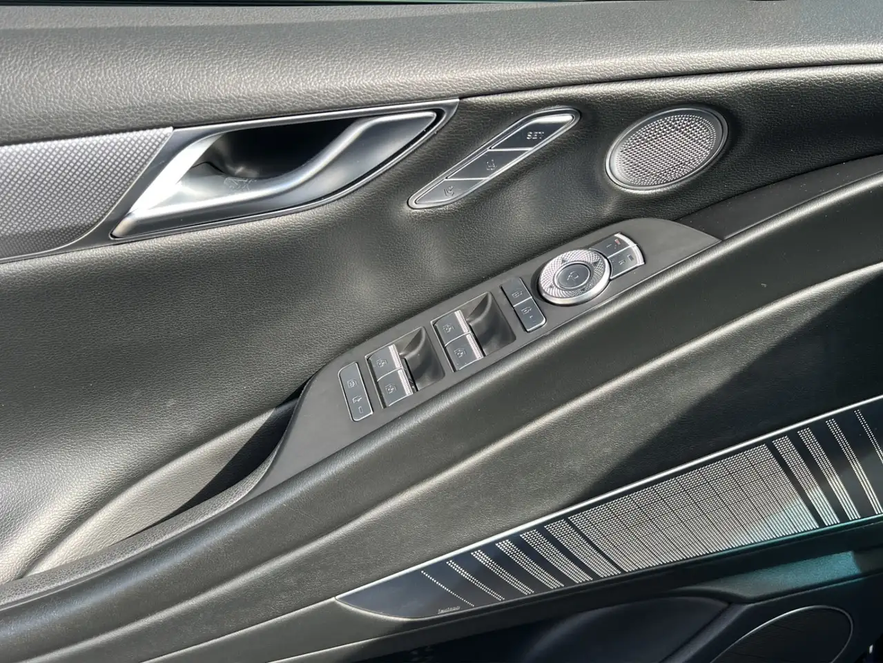 Genesis G80 снимка Genesis G80