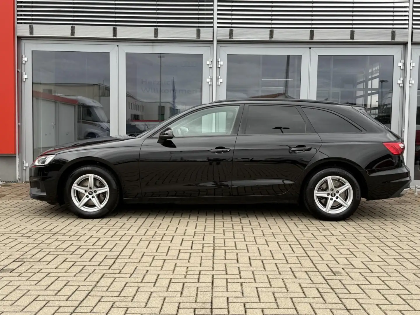 Audi A4 Avant 30 TDI S tronic BUSINESS-PAKET, NAVI, Klima Schwarz - 2
