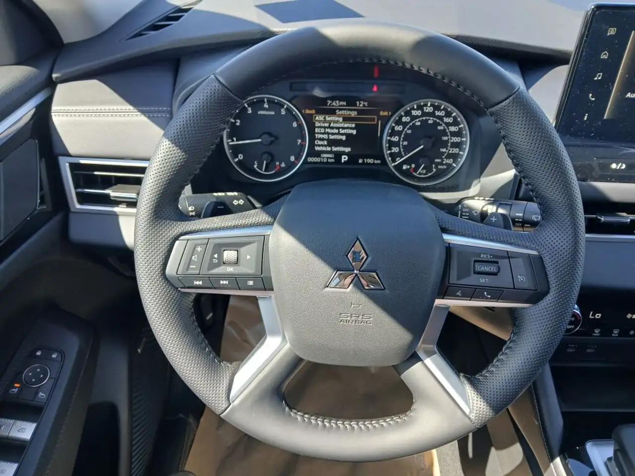 Mitsubishi Outlander снимка Mitsubishi Outlander
