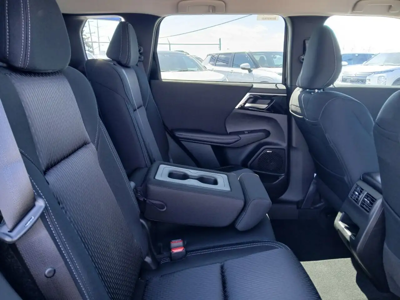 Mitsubishi Outlander снимка Mitsubishi Outlander
