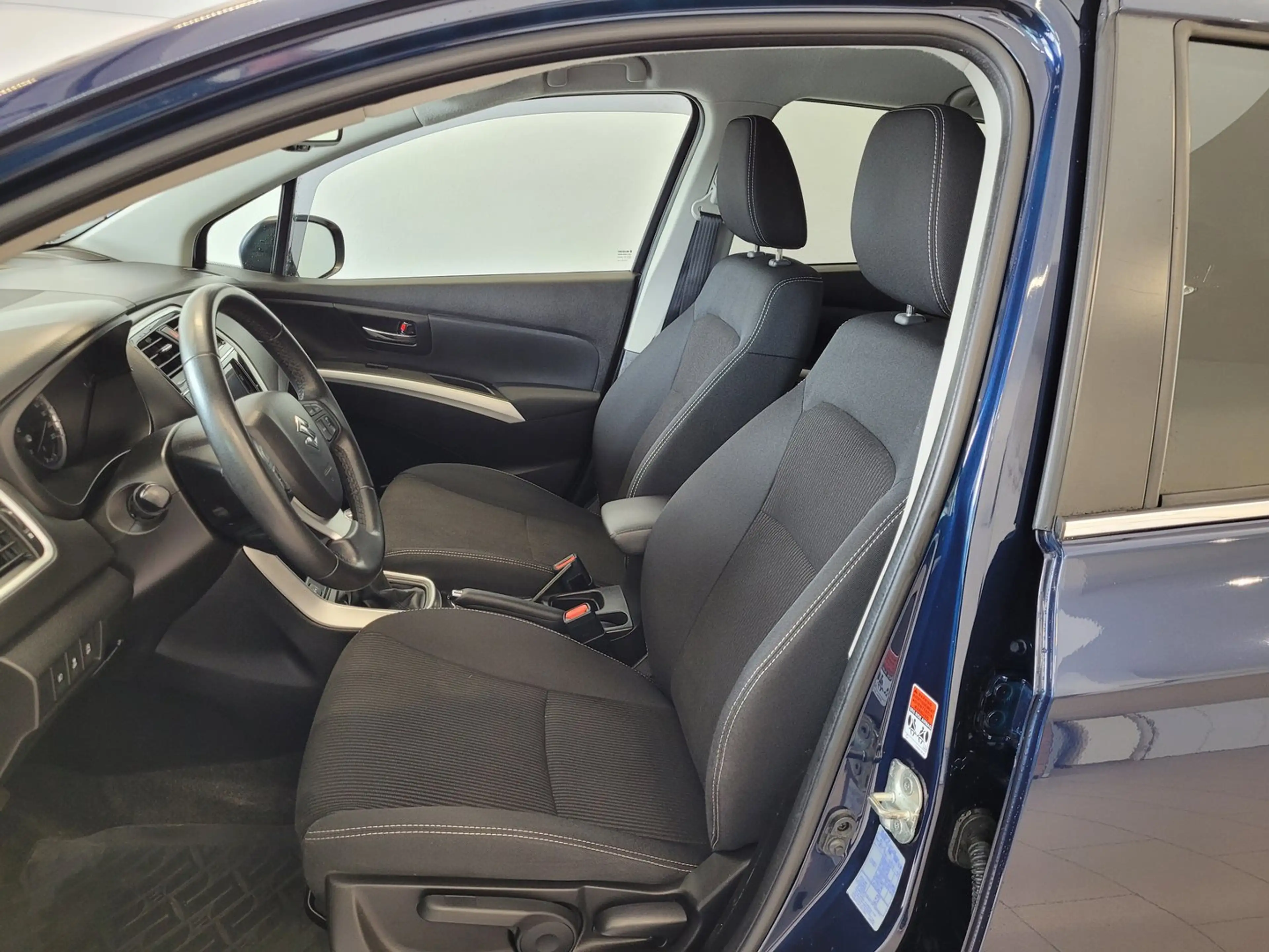 Suzuki SX4 S-Cross 1,0 DITC 4WD shine — photo 4