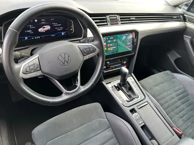Volkswagen Passat view 9