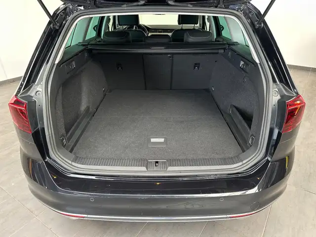 Volkswagen Passat view 8