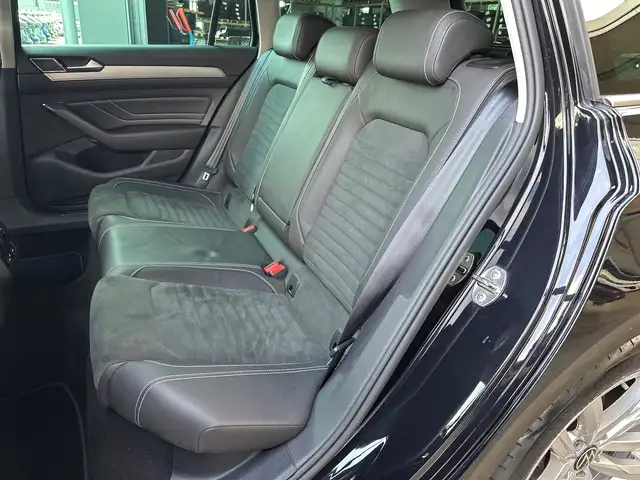 Volkswagen Passat view 11
