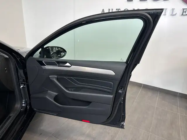 Volkswagen Passat view 7