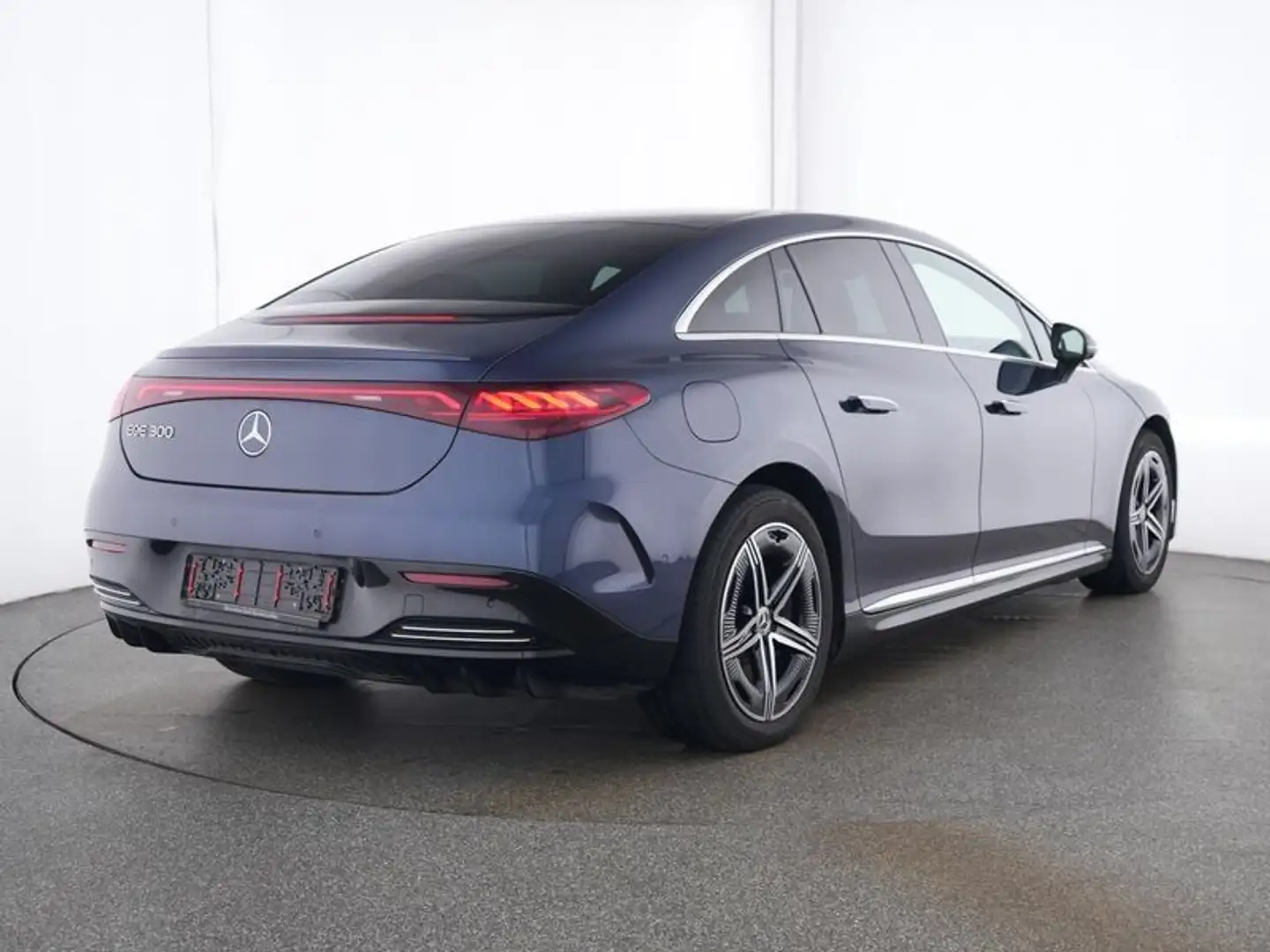 Mercedes-Benz EQE 300 AMG & Electric Art Premium AHK+22KW+Pano Blau - 2