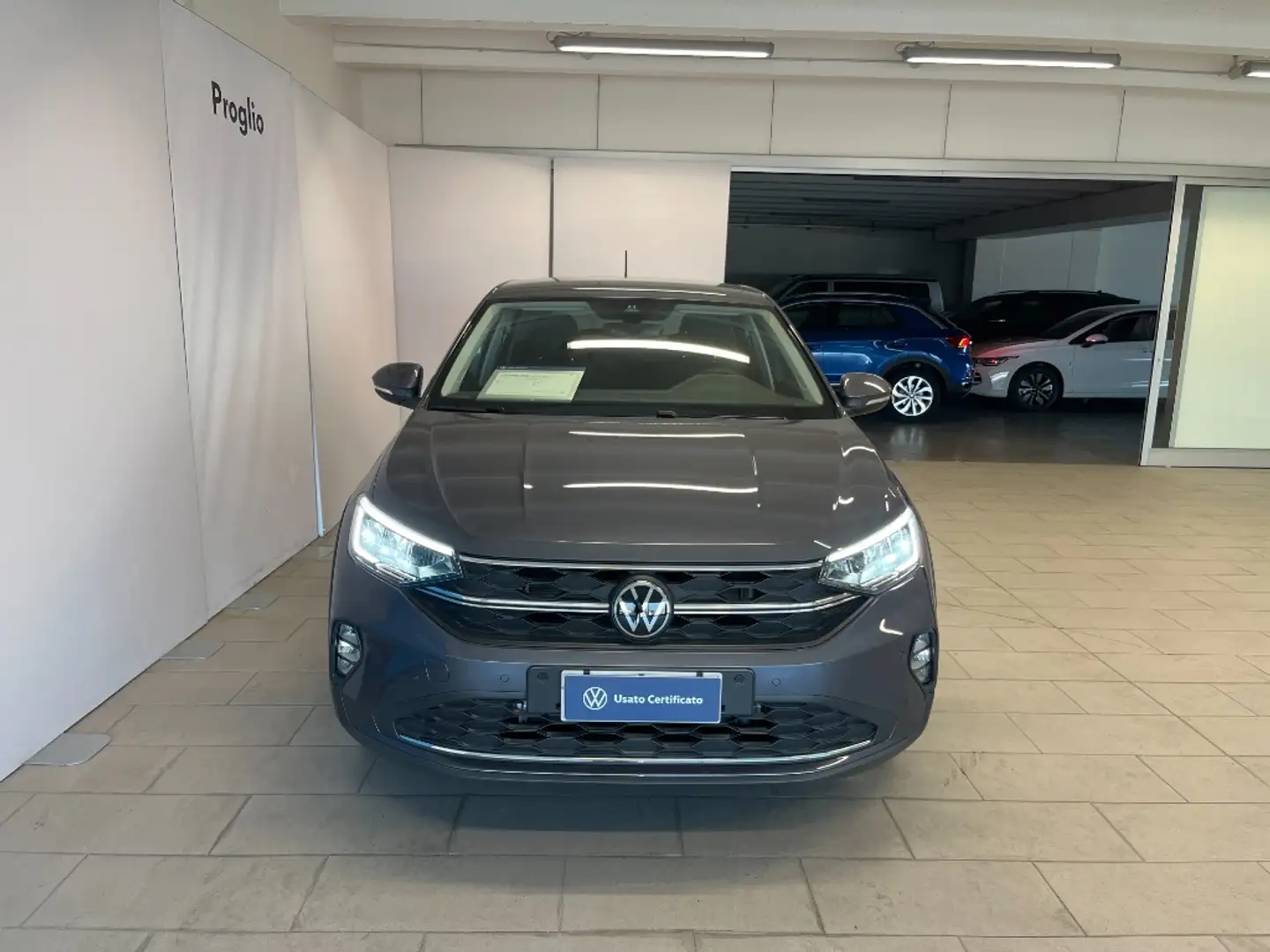 Volkswagen Taigo LIFE 1.0 TSI 70 KW (95 CV) MY 23 Grau - 2