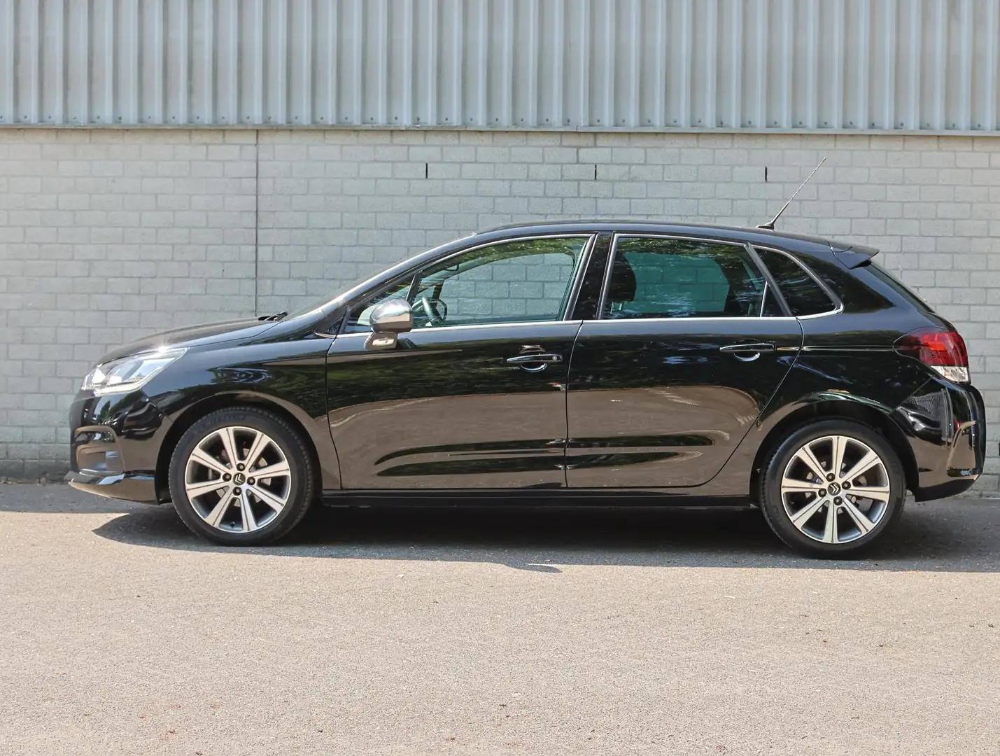 Citroen C4 110PK Feel Collection | Panoamadak | Climate Contr Zwart - 2