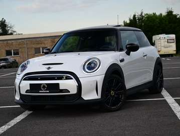 AUT / LEATHER / SUNROOF / NAVI PRO / YOURS / FULL