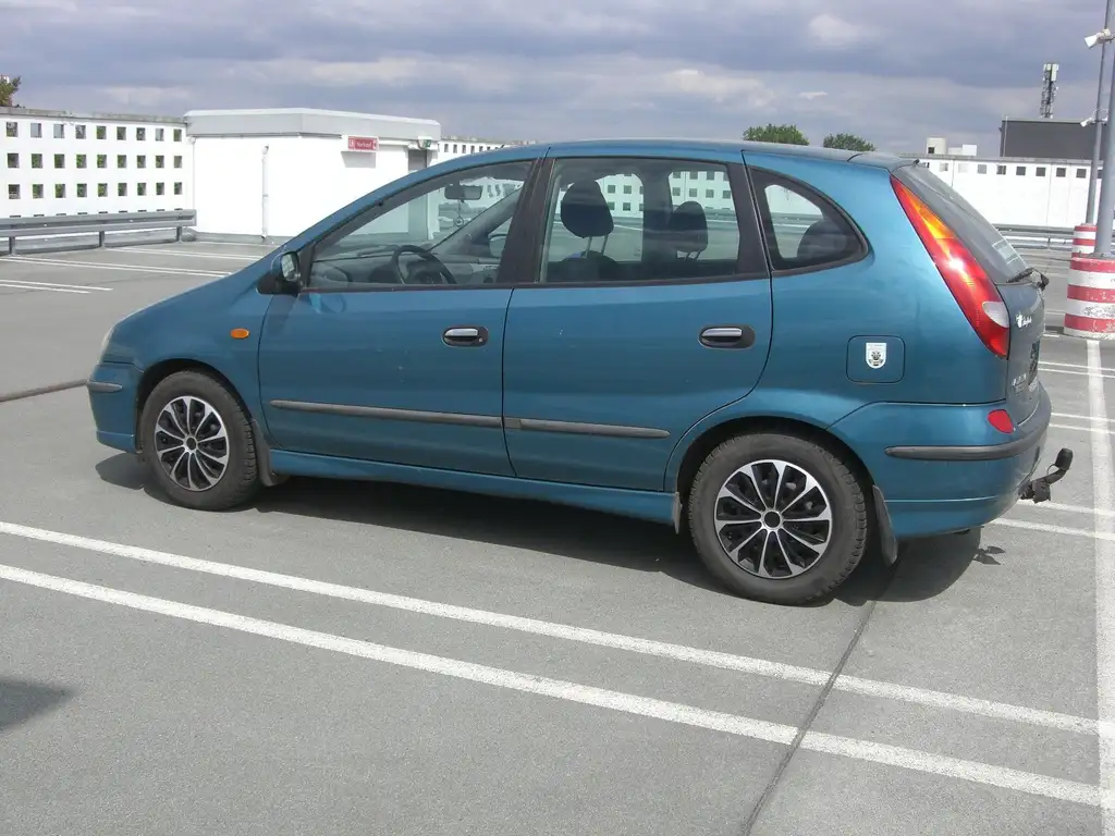 Nissan Almera Tino 2003 из Европы — купить под ключ
