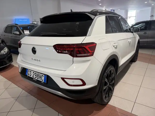 Volkswagen T-Roc view 5
