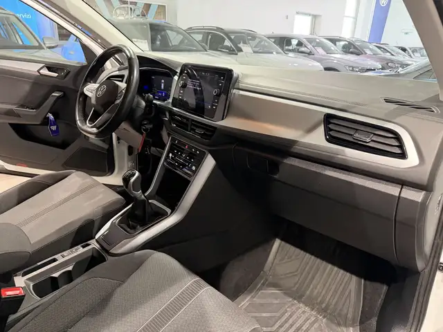 Volkswagen T-Roc view 10