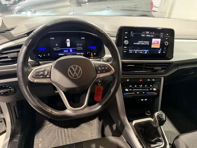 Volkswagen T-Roc view 11