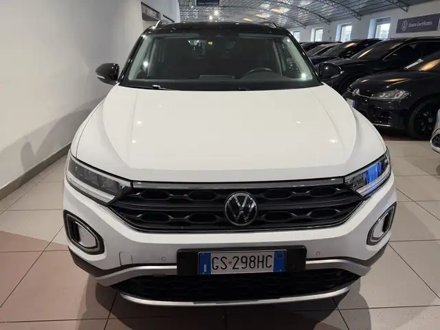 Volkswagen T-Roc view 7