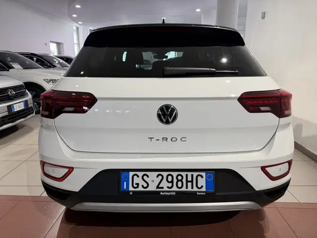 Volkswagen T-Roc view 4