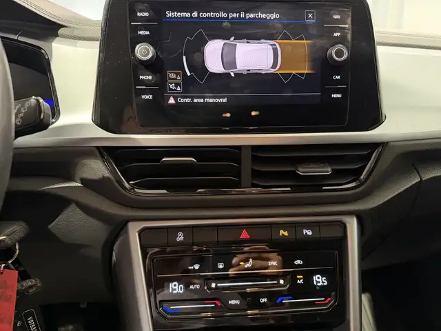 Volkswagen T-Roc view 13