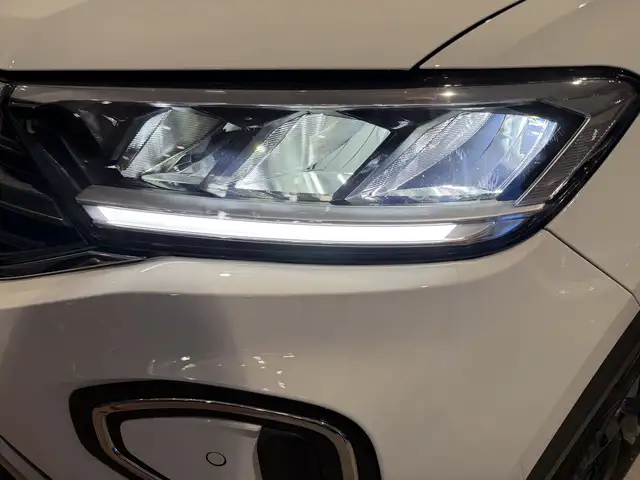 Volkswagen T-Roc view 15