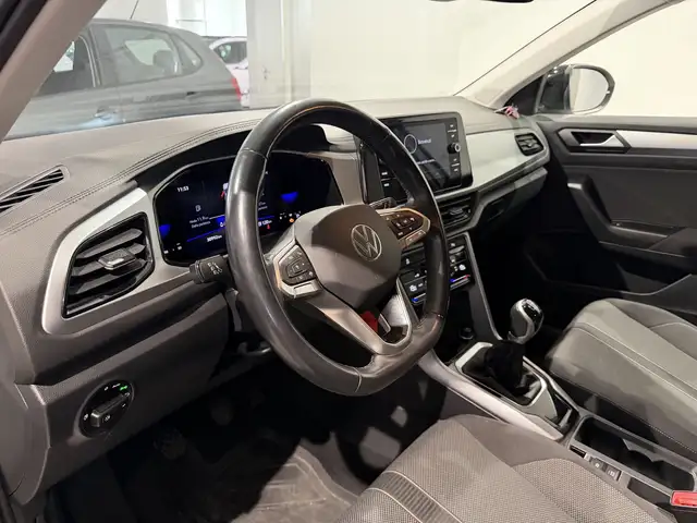 Volkswagen T-Roc view 8