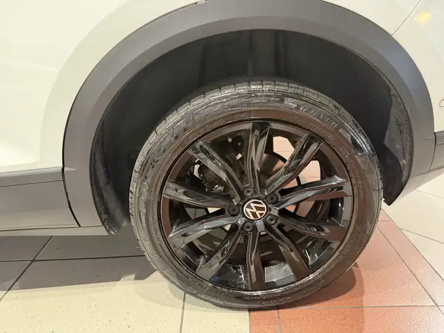 Volkswagen T-Roc view 14