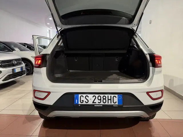 Volkswagen T-Roc view 9